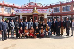 म्यानमारको मन्त्रिमण्डलका प्रतिनिधिहरु  धुलिखेलमा ।