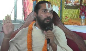 सिद्धबाबाको पक्ष र विपक्षमा महिलाः अदालत अगाडि जयजयकार र विरोध प्रर्दशन