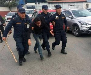 प्रचण्ड माथि जुत्ता प्रहार गर्ने रतन तिरुवा  नेकपाको कार्यकर्ता नभएको खुलासा