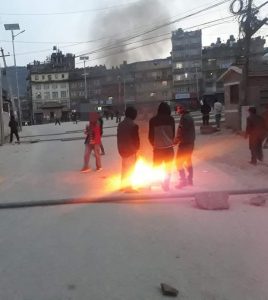 टिपरको ठक्करबाट दुई जनाको मृत्य भएपछि  पनौती तनावग्रस्त