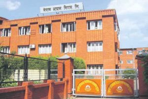 पेट्रोल र डिजेलको मूल्य १०/१० रुपैयाँले घट्यो