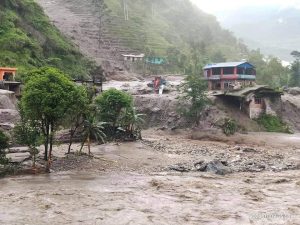 बाढीले १५ घर बगायाे , १९ वेपत्ता, दुईको शव भेटियाे