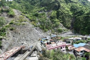 घरमाथि पहिरो चल्न थाल्यो, रातभर सुत्दैनन् स्थानीय