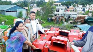 धुलिखेल नगरपालिकाले  किसानलाई  अनुदानमा दियो भुस्सा काट्ने मेसिन