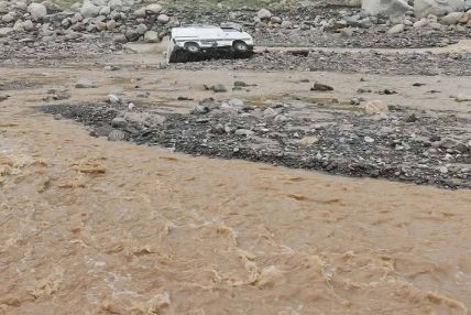 बिपी राजमार्गमा बाढीले बगाएर कर्मचारीको मृत्यु, यातयात सेवा अवरुद्ध