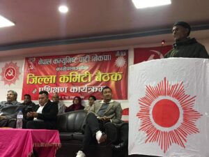 ओलीलाई समर्थन गर्दै काभ्रेबाट  विप्लब समूहका नेता हेमक  नेकपा प्रवेश