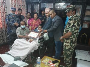 जनआन्दोलनको जिउँदा शहीद मुकेशलाई ‘लोकतन्त्रका योद्धा’ सम्मान जनआन्दोलनको जिउँदा शहीद मुकेशलाई ‘लोकतन्त्रका योद्धा’ सम्मान