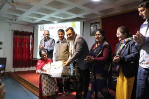 धुलिखेल नगरपालिकाले महिलालाई प्लाष्टिक टनेल र सिलाई मेशिन वितरण गर्यो धुलिखेल नगरपालिकाले महिलालाई प्लाष्टिक टनेल र सिलाई मेशिन वितरण गर्यो