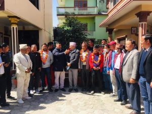 निर्माण ब्यबसायी काभ्रेका पुर्ब अध्यक्ष सहित विभिन्न पार्टीका नेताहरु एमालेमा प्रवेश निर्माण ब्यबसायी काभ्रेका पुर्ब अध्यक्ष सहित विभिन्न पार्टीका नेताहरु एमालेमा प्रवेश