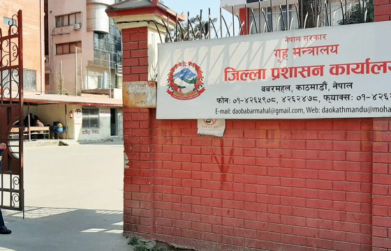 एमालेको विरोधपत्र बुझ्दै काठमाडौंका सीडीओले भने– राजनीतिक विषयमा प्रवेश गर्दैनौं